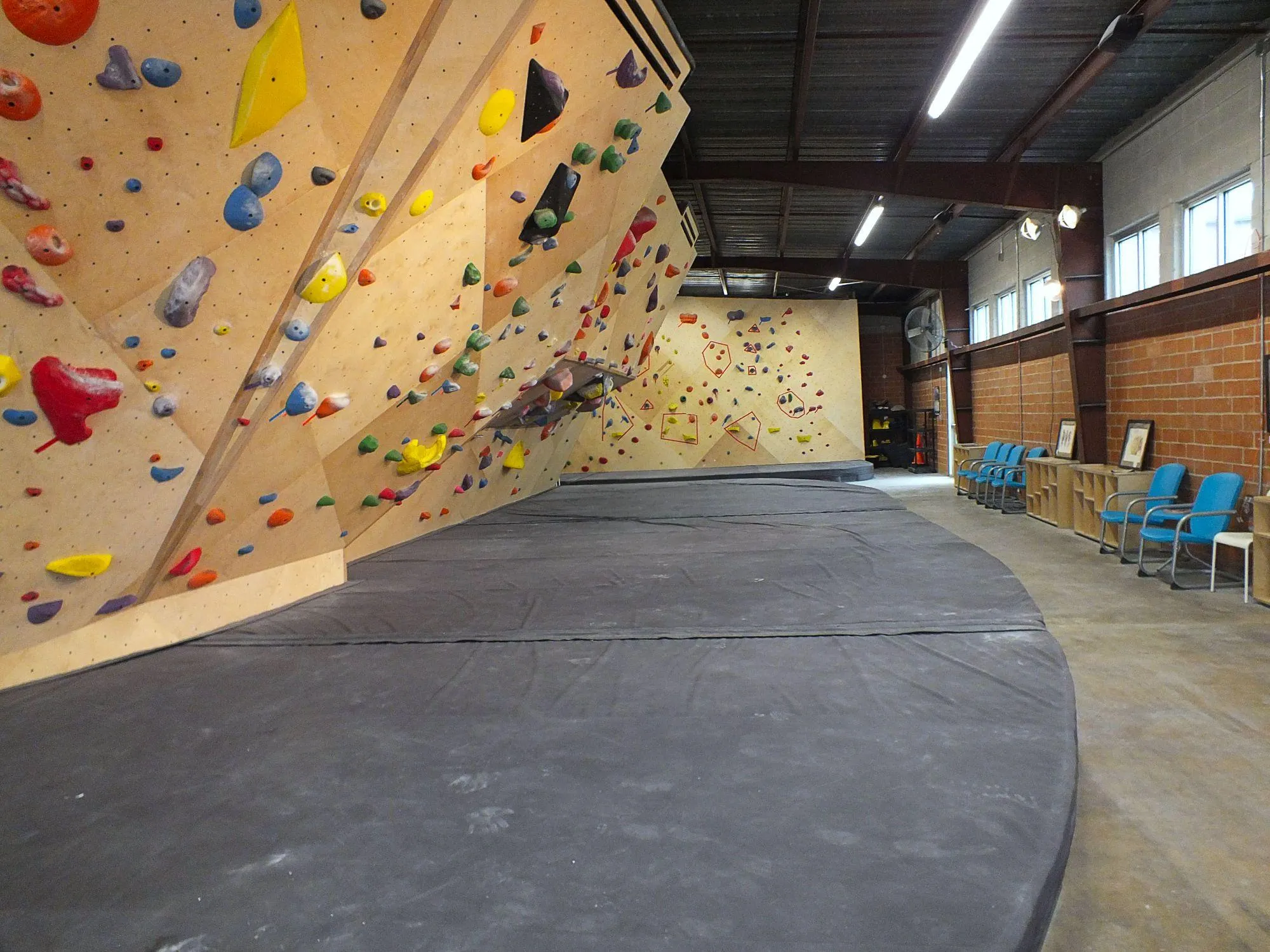 A variety of angles can be achieved with Vertical Solutions' MLM Wall system.