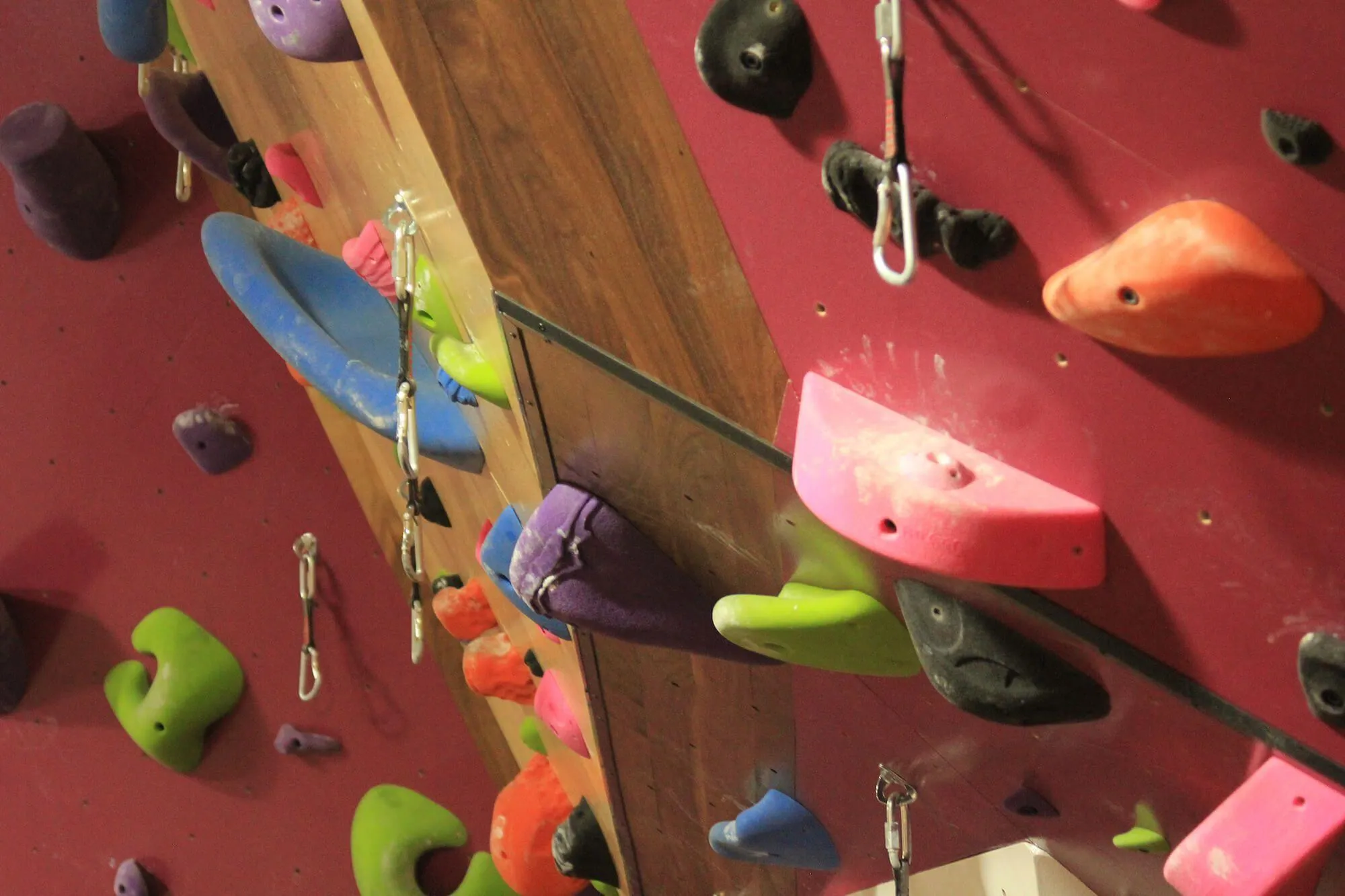 Close up details of how all the details are tied together for the various different wall elements and holds.