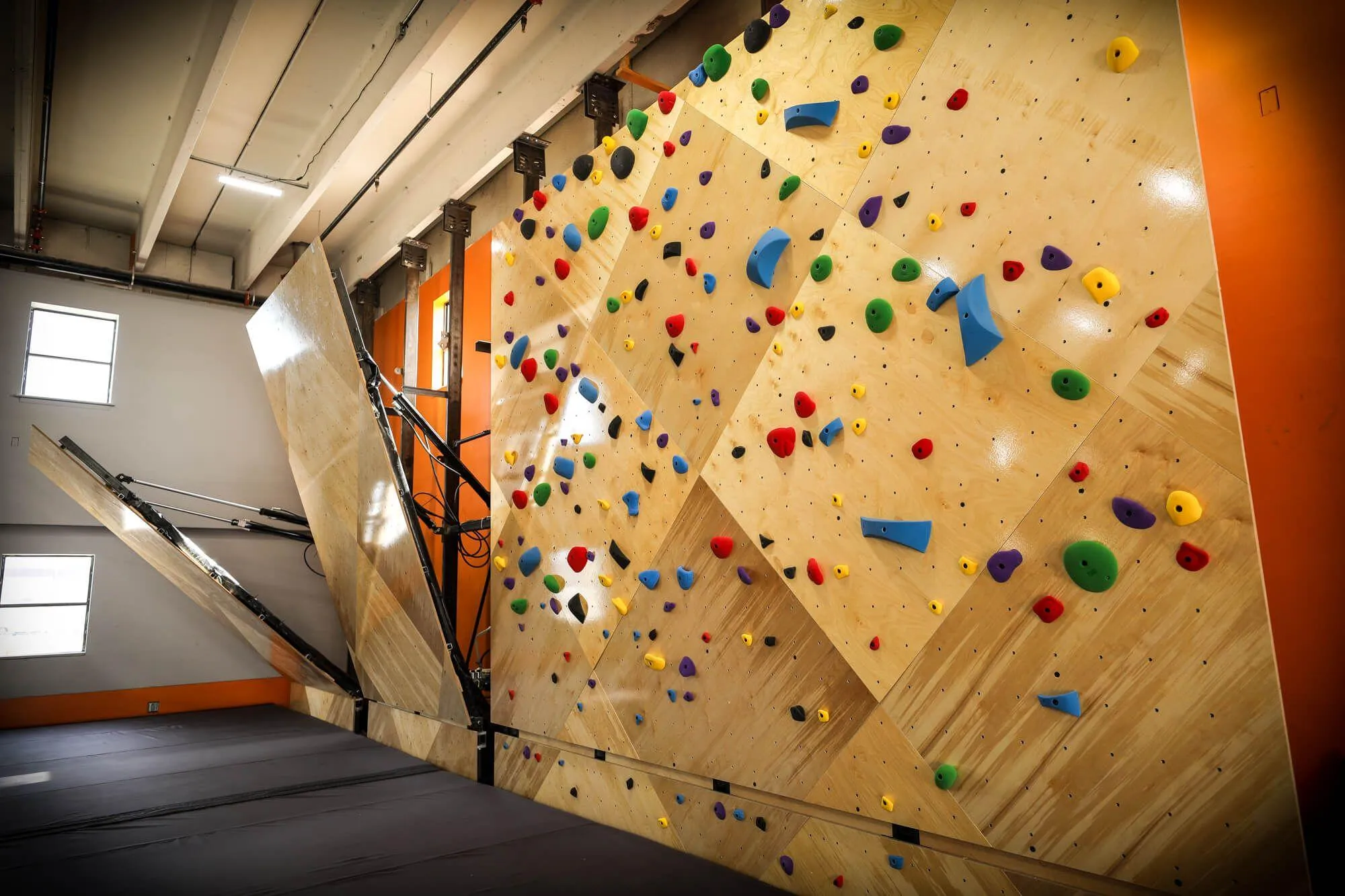 Another defining characteristic of this climbing facility is the industry's first push-button adjustable wall, ATP (Adjustable Training Platform). This variable angle wall uses quick-action hydraulics and push-button activation to dial in climbing angles up to 70º at any increment, within seconds.