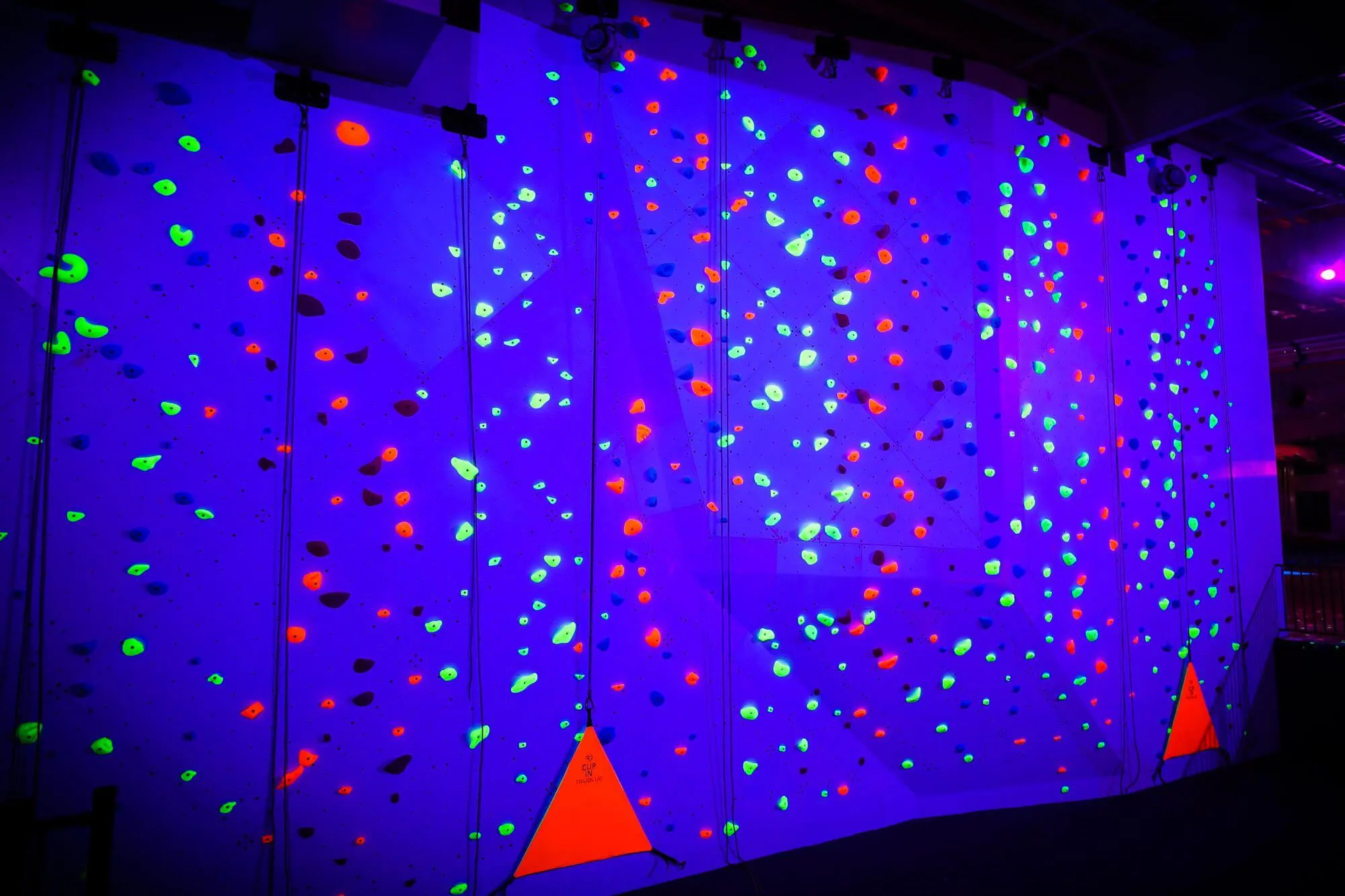 The Single Layer Modular (SLM) system in use here is a perfect example of when we like to use it. This project has 5,500 Sq.ft. of route climbing and bouldering walls, and was targeting a very specific experience for children that could benefit from custom paints and coatings.