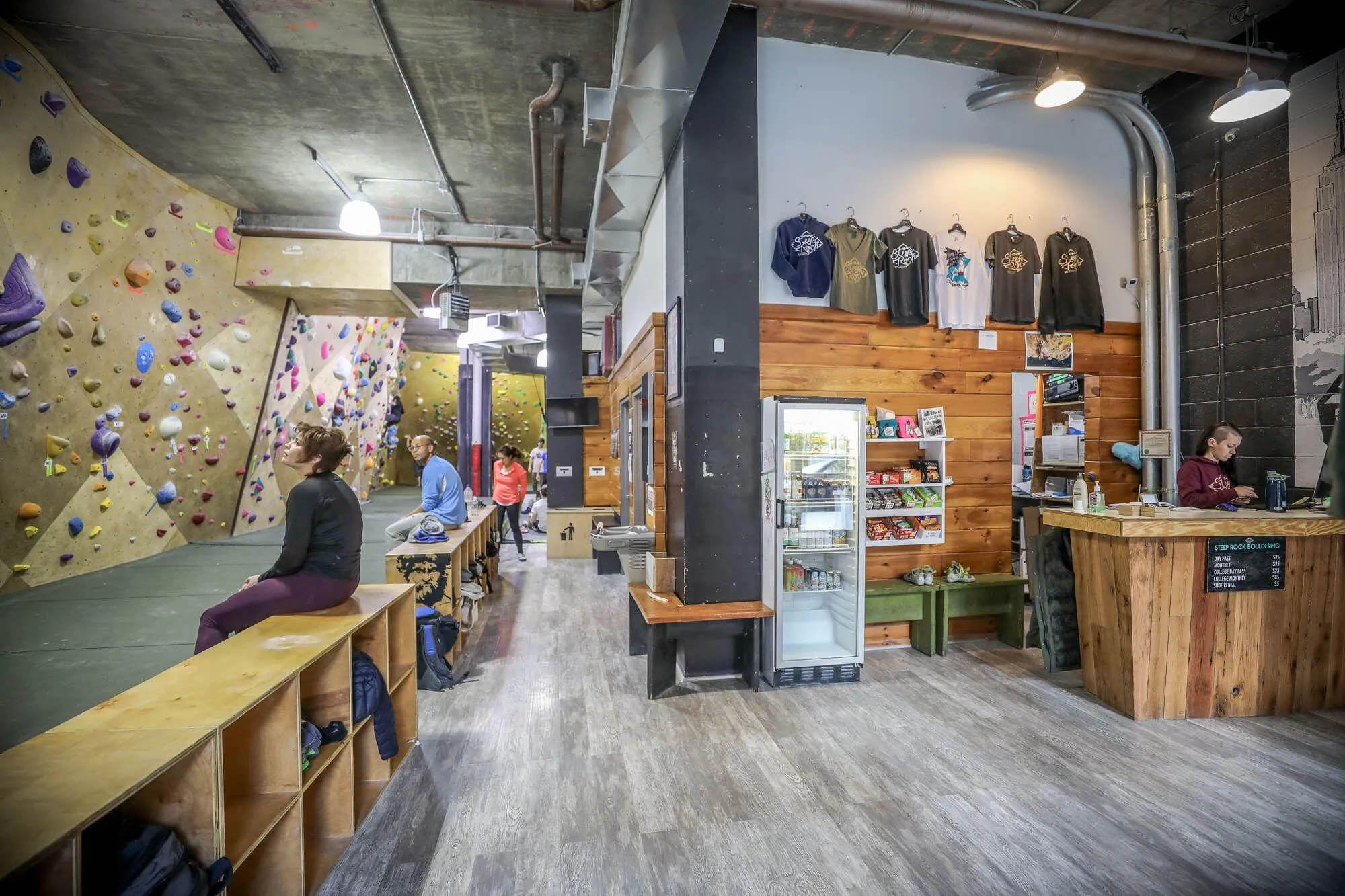 No matter the size of your space, Vertical Solutions can work with you to create walls and a layout that caters to all of your needs. This climbing gym example truly shows all that you can offer your customers without overcrowding.