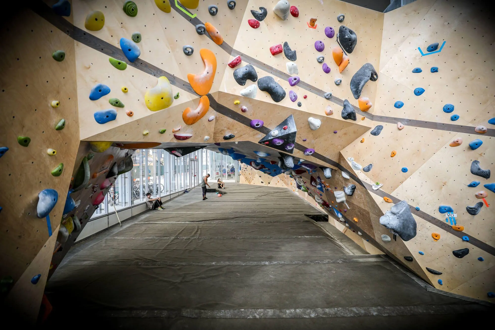 Another view of looking west down the full length of the indoor climbing gym. Choosing a building such as this one owned by Columbia University, nothing short of a stand-out project would be acceptable by Vertical Solutions standards since almost all of our work is on-display 24/7 to the public.