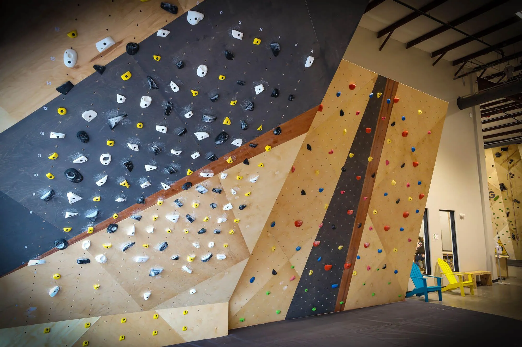 Nashville makes climbers, and The Crag makes sure they can come indoors and train effectively if needed by incorporating this two beautiful examples. The custom Moon Board and systems wall received the typical VS touch with hardwood inlays and pained panels dreamed up by the owner and lead designer.